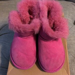 Ugg T Mini Bailey Button Fuchsia Size 8